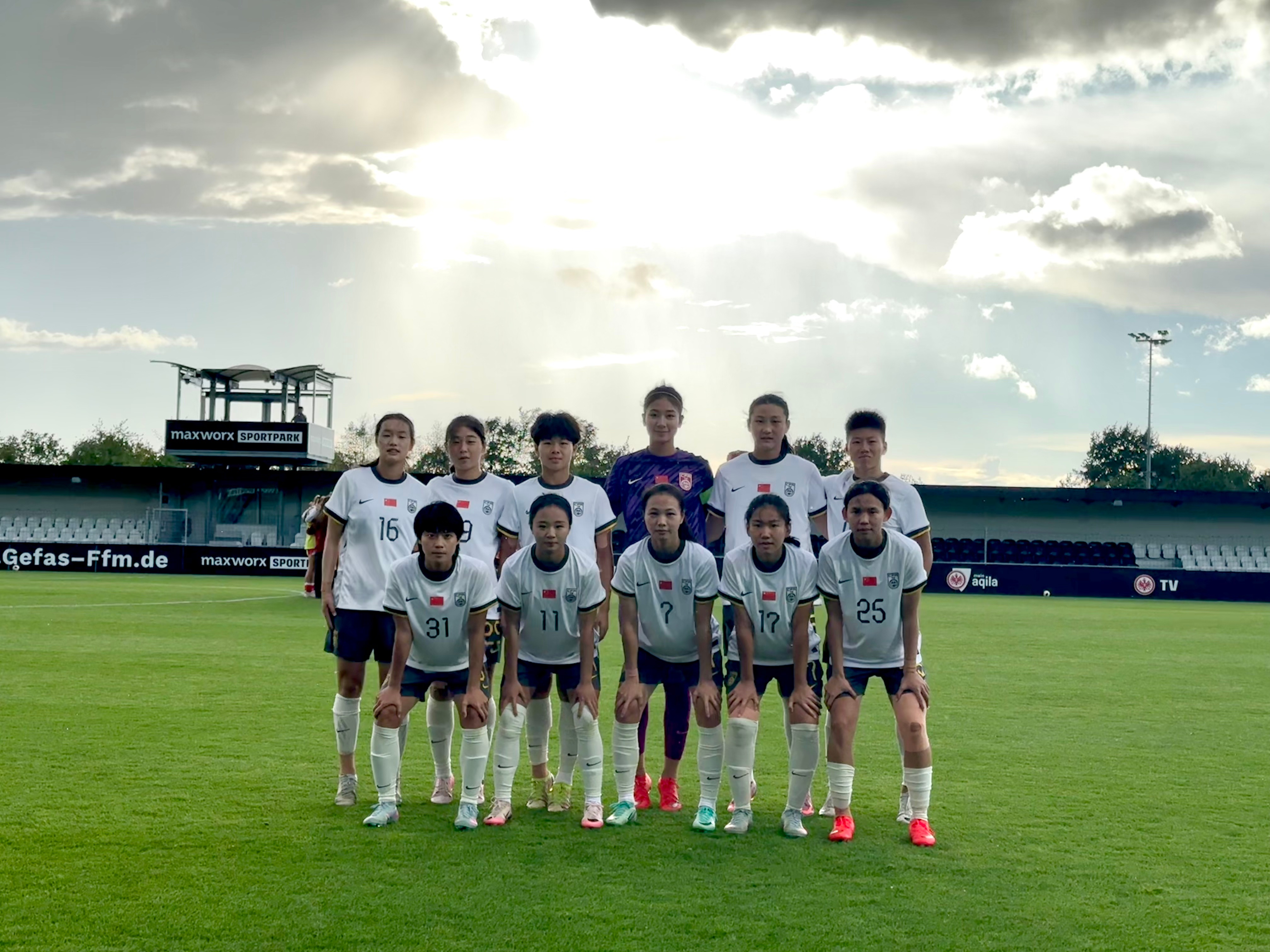 北京时间9月1日0时，中国U‑20国家女子足球队对阵美因茨U23女子足球队。上半
