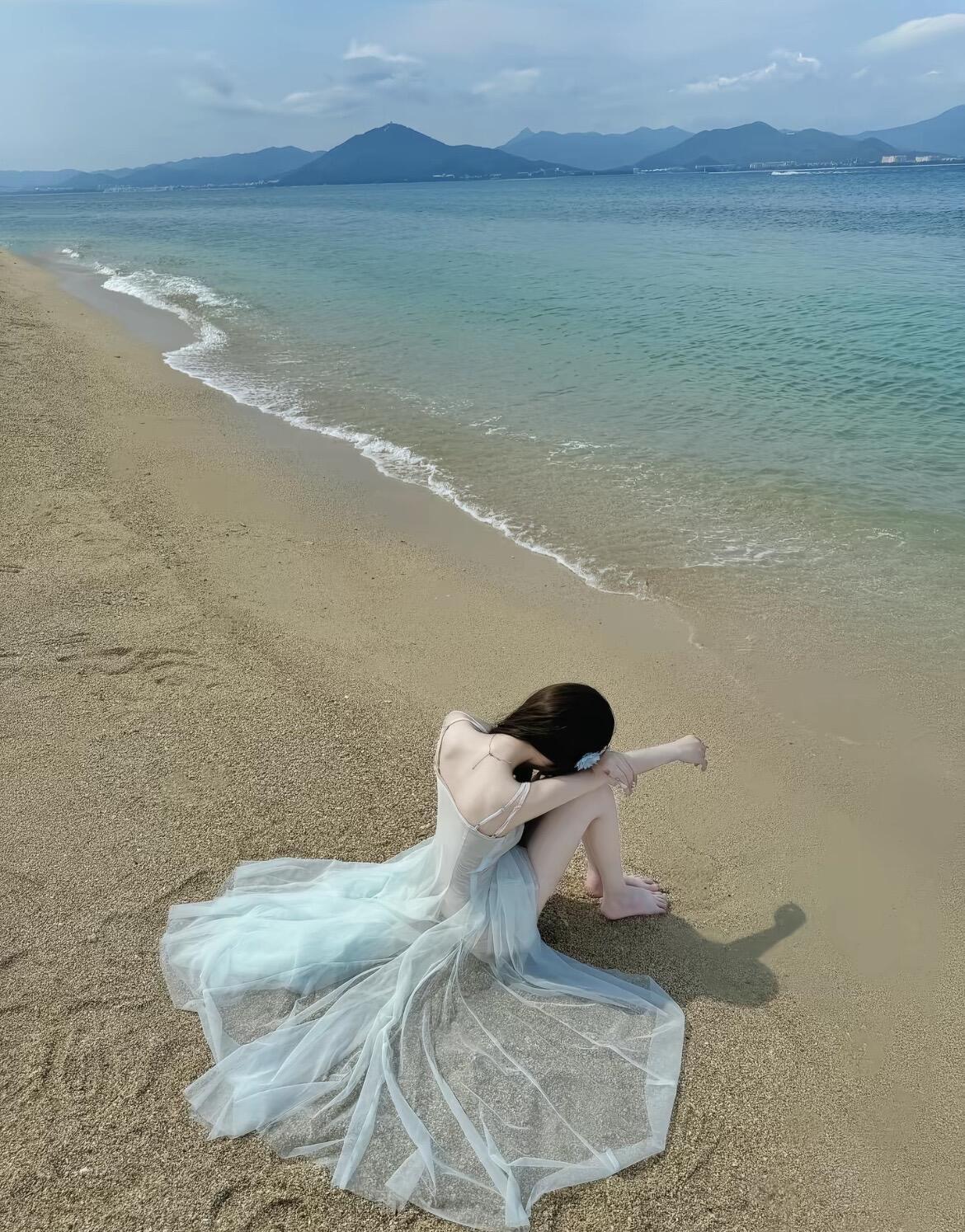 屋子收拾的再干净，
饭做的再好吃，
都不如自己，

多挣点钱来得踏实。

你把地