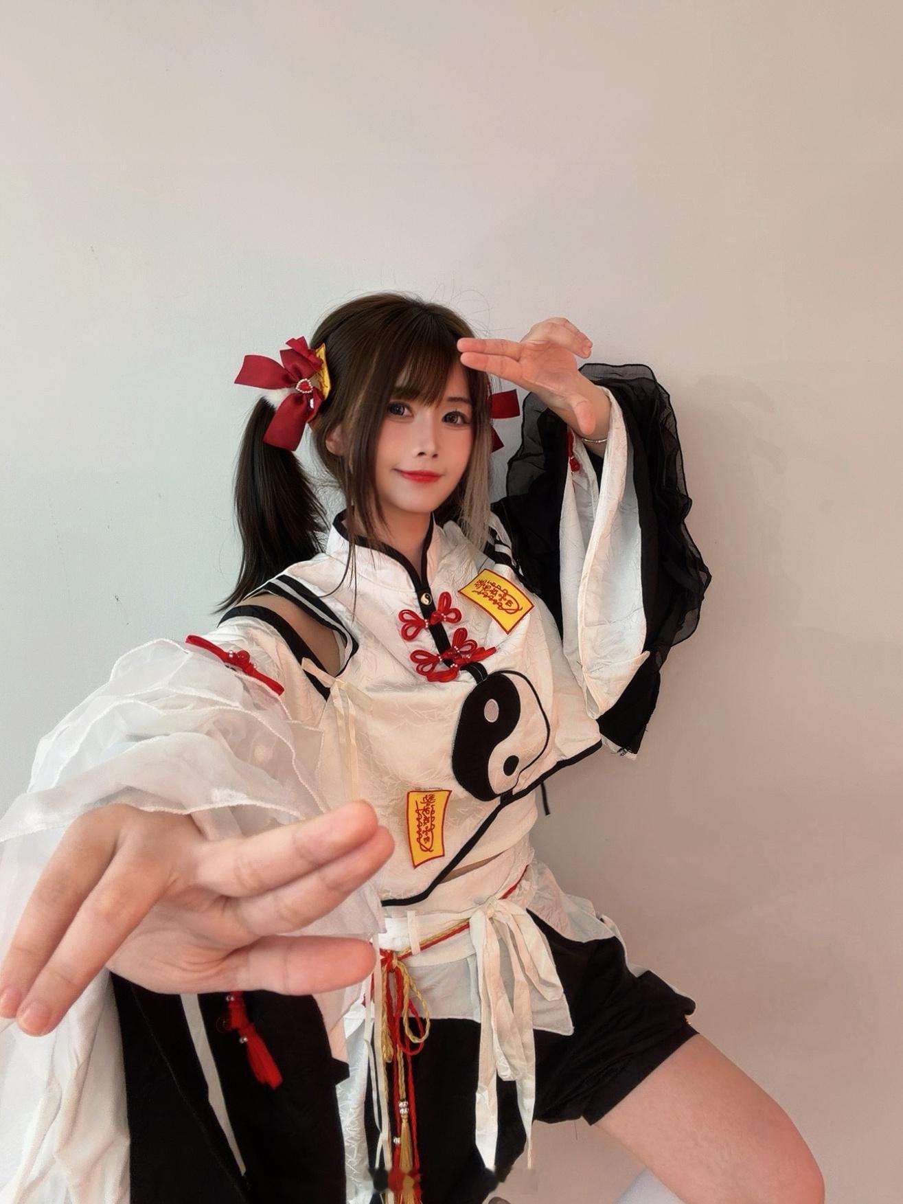 缪巧  小道士参上！我是想要p4的滤镜，但是套在别的图上，脸就会ai得会过头讨厌