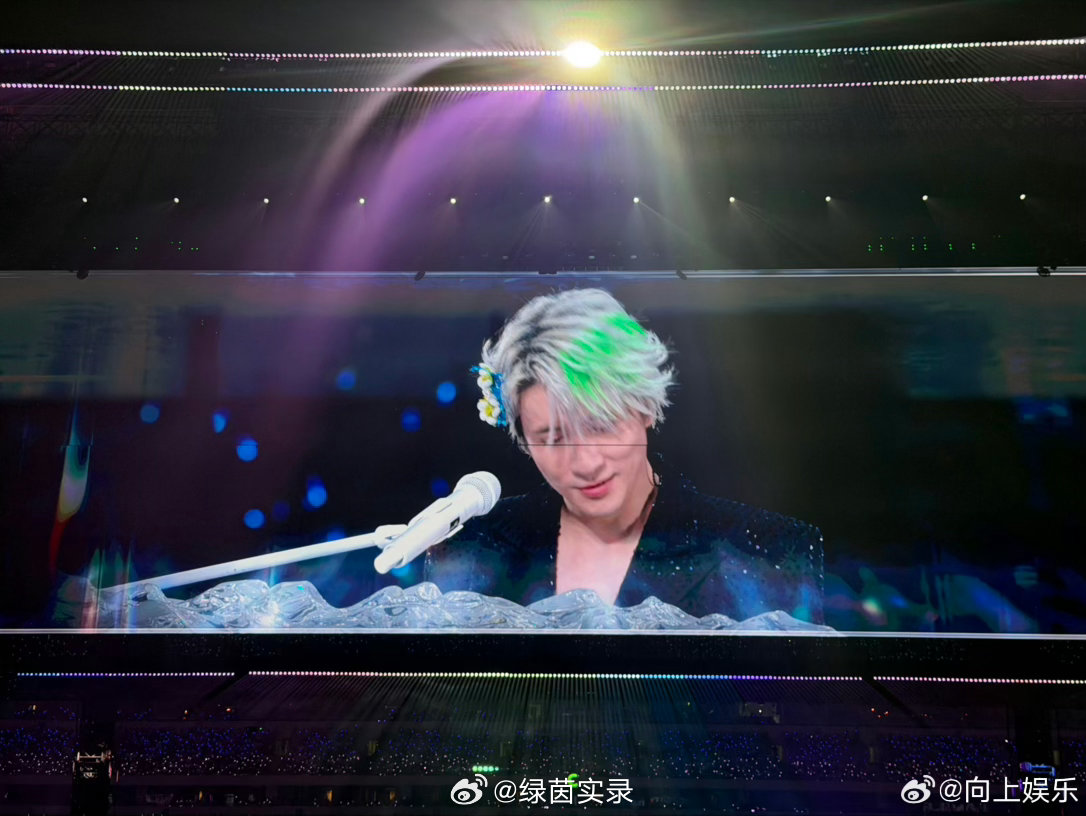 薛之谦头戴南京非遗绒花薛之谦头上长了一朵小花🌸小小绒花暗藏深厚历史底蕴，作为金