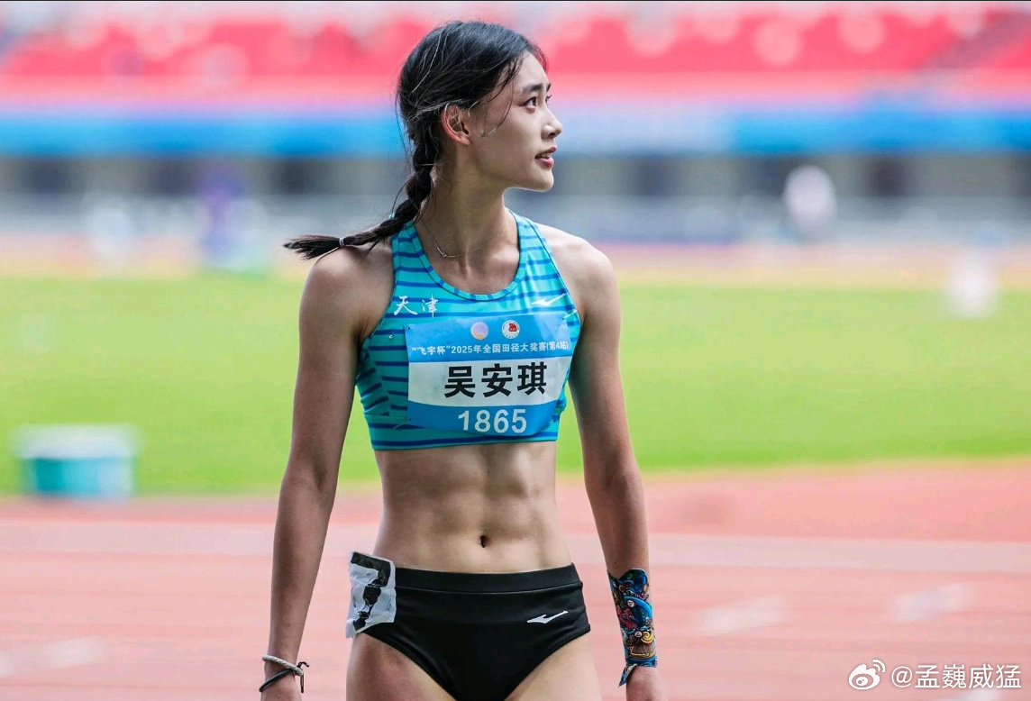 中国女子跨栏实力新星冉冉升起 超强腹肌力压吴艳妮 跨年度背靠背两枪大幅提升个人最