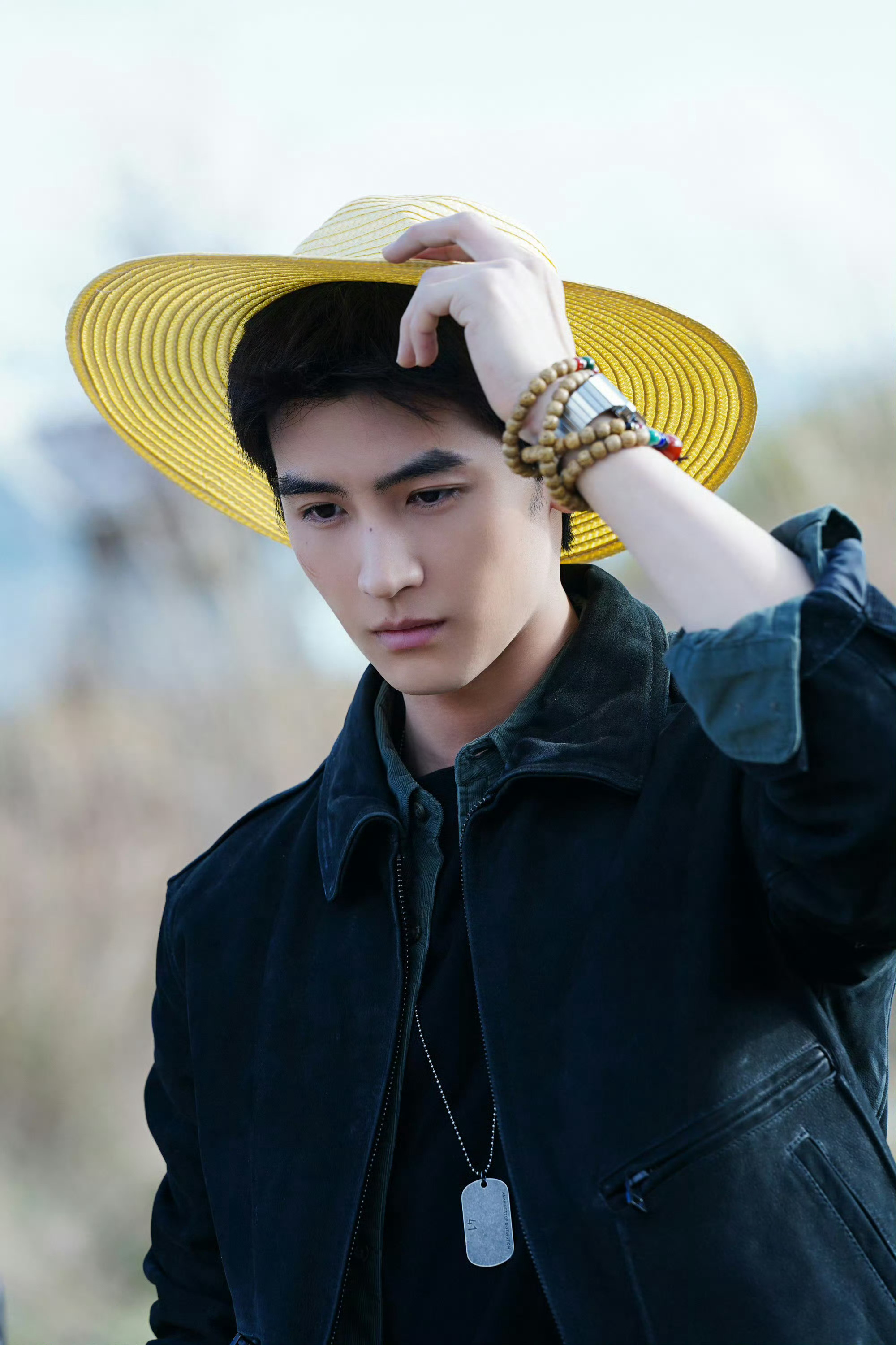 黄俊捷为新角色剪了清爽短发黄俊捷为角色剪短发，每一次改变都是为角色蓄力，干净利落