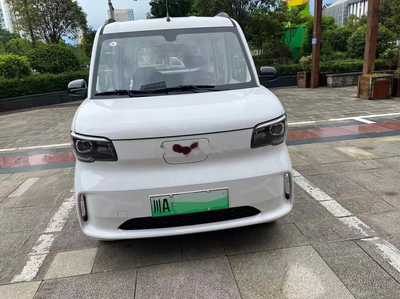 五菱纯电小面，这是在都江堰看到的，这玩意出口日本能把Kcar干趴下吗？？？
