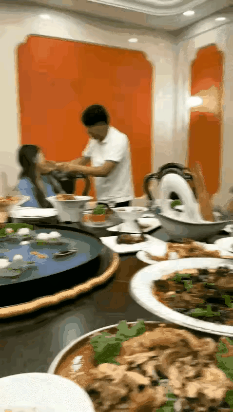 常言道，同学聚会，拆散一对是一对。倘若借着同学聚会之名，行苟且之事，那便是害人害