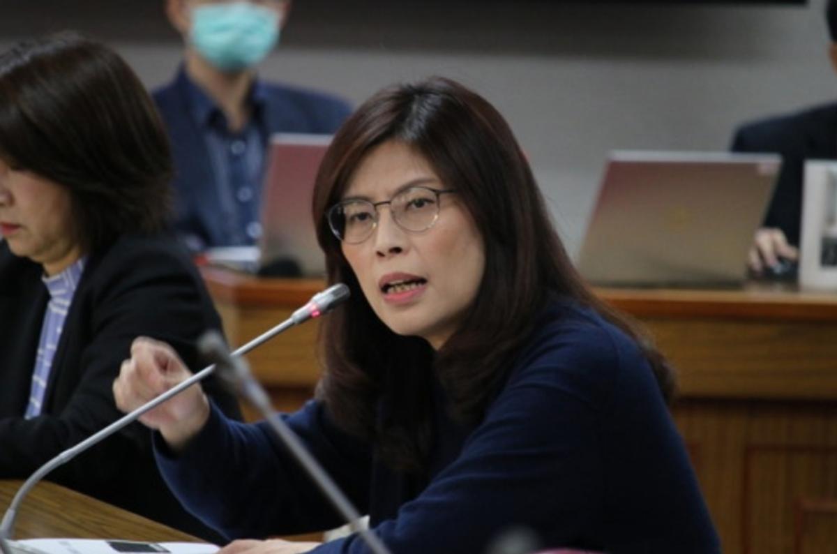 我军围台演习，各方态度曝光：蒋万安说胡话，郑丽文领悟大陆意思。解放军围台军演，岛