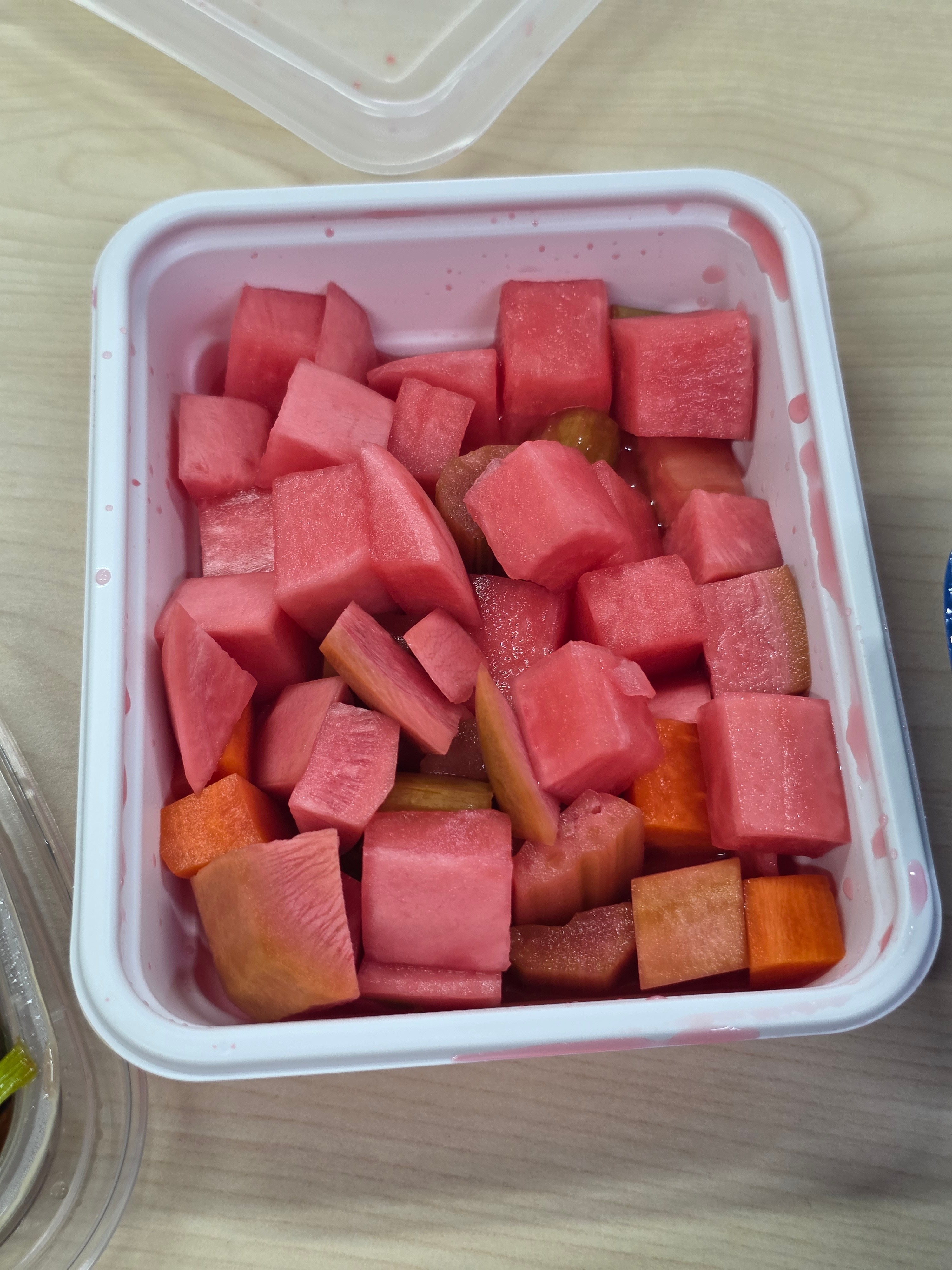 有没有人跟我一样，萝卜泡菜脑袋[捂嘴哭]我现在点饭看见泡菜就想点一份尝尝[泪奔]