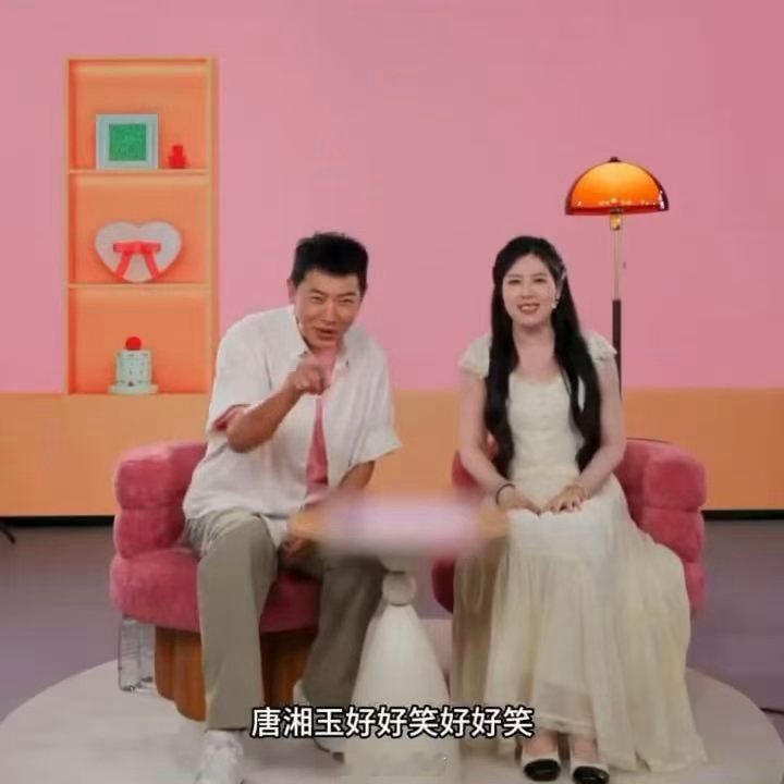戴军唐香玉一个提供情绪一个提供价值直播互动太有梗了，戴军主打贴心控场提供情绪价值