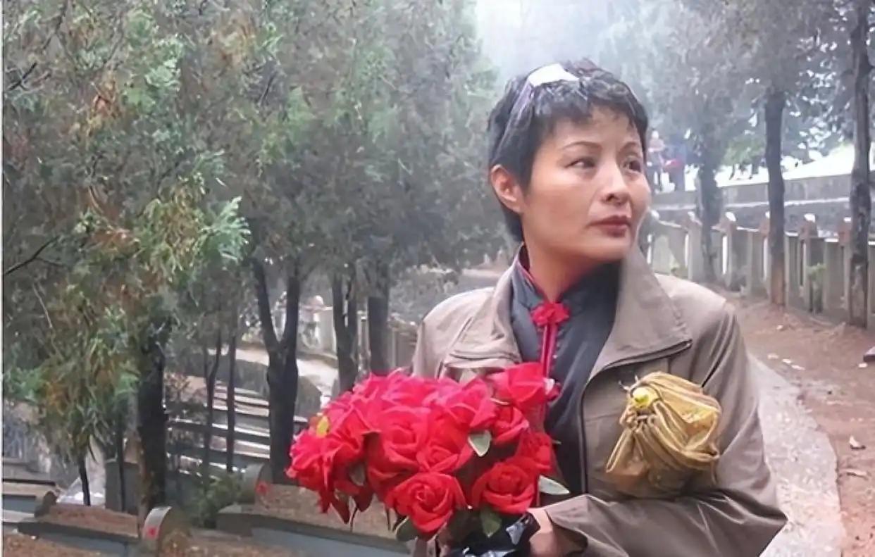 1984年，17岁的战士赵勇，对18岁的女医务兵谢楠说到：“姐，你看能不能借给1