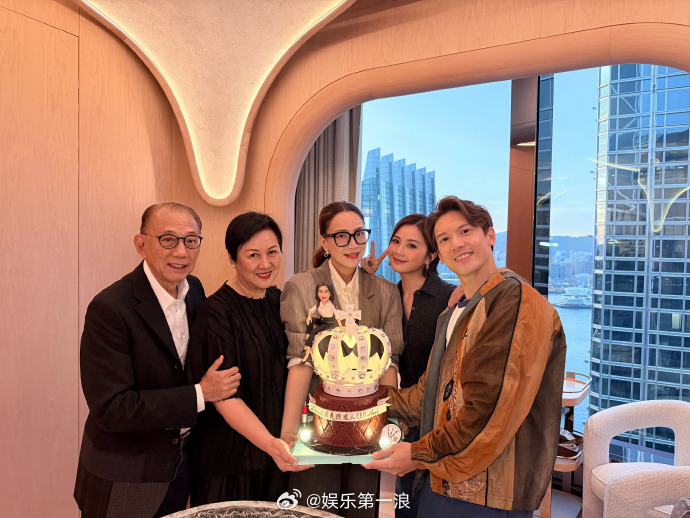 众星为霍汶希庆生谢霆锋容祖儿蔡卓妍关智斌为霍汶希庆生 谢霆锋容祖儿蔡卓妍关智斌等