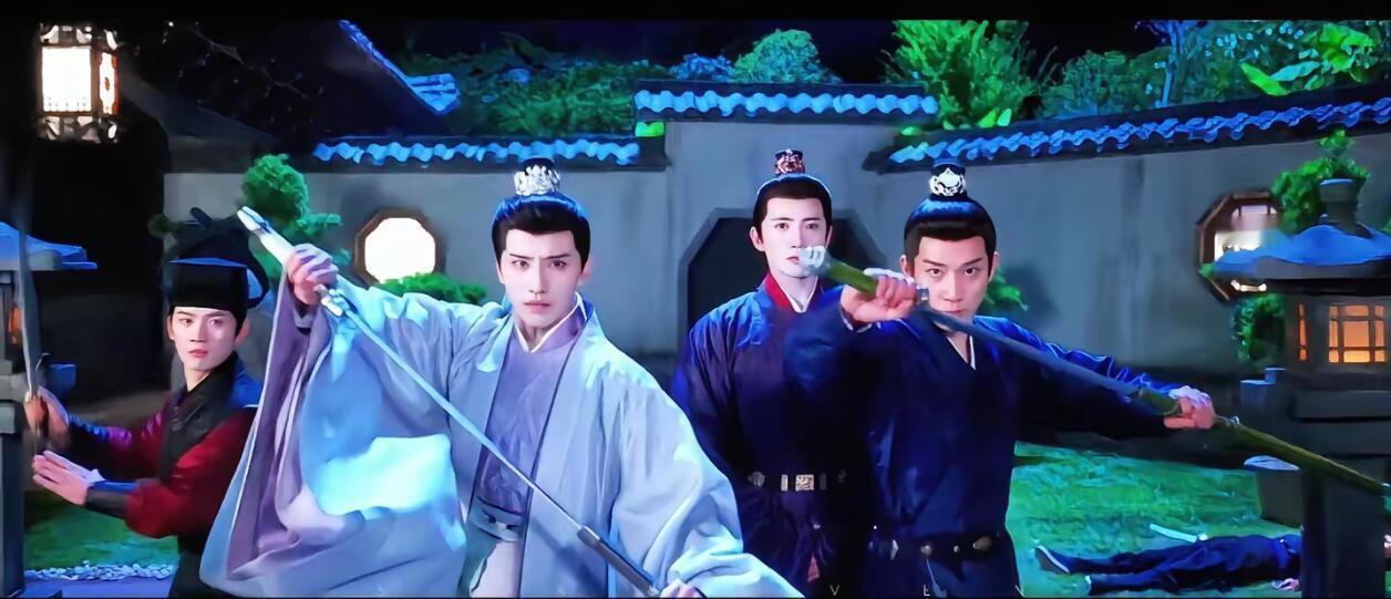 榜上流传广的动图只出现右边三个人，原来最左边还有秦天宇hhhh ​​​