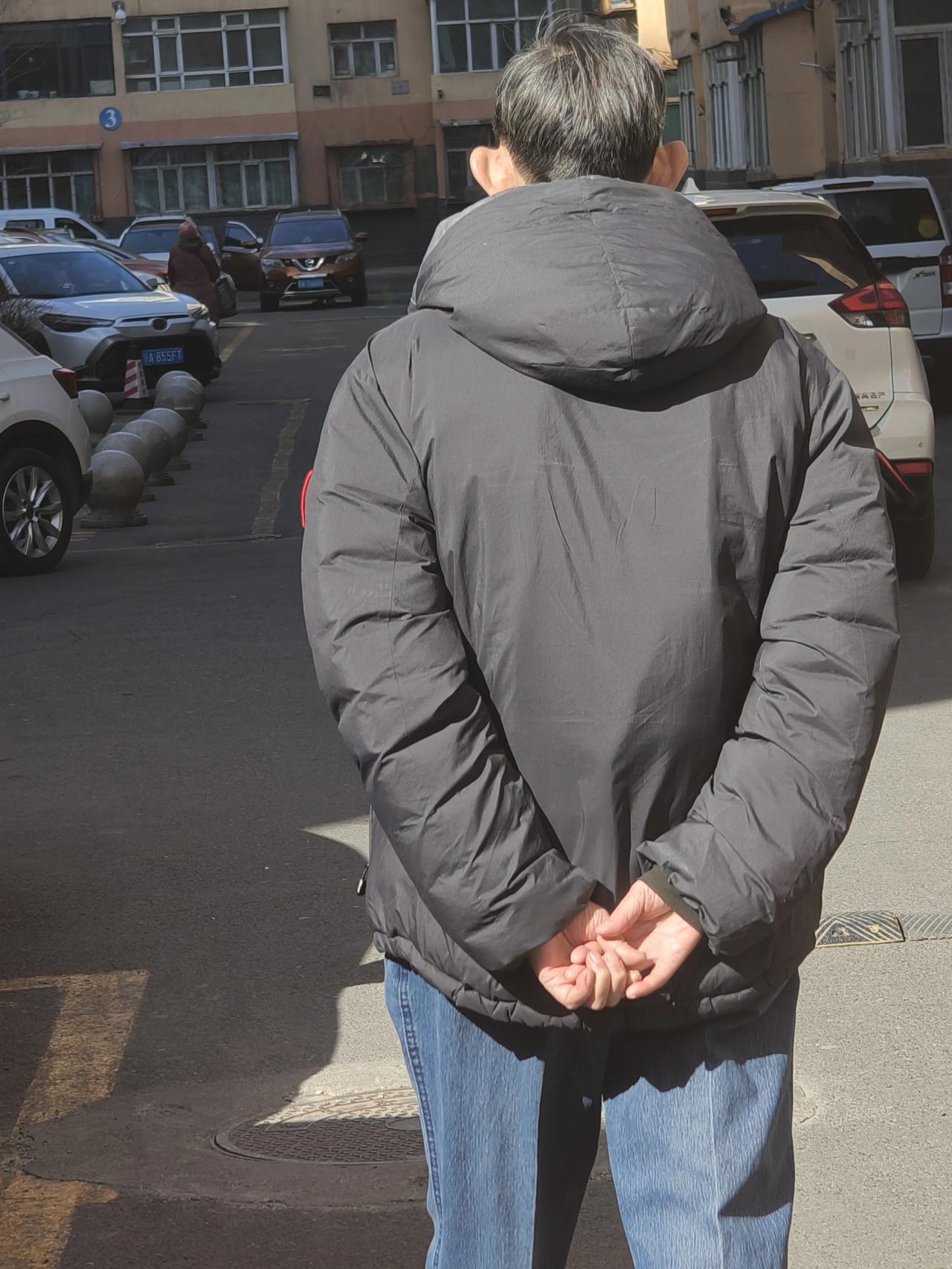 这一阵子，老是接到各种各样的广告电话，不是对老人给予优惠的补牙医院打来的，就是专