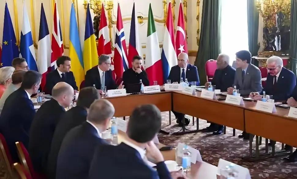 十一国联名要俄罗斯赔钱？乌克兰被推上火线后的隐忧。
近日德国柏林开会，11国代表