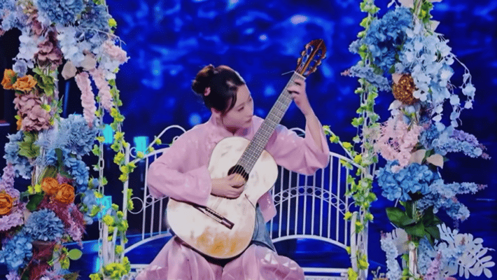 这竟然是护花使者 央妈封神改编！《护花使者》混搭《瑶族舞曲》，王中山+国潮主播把