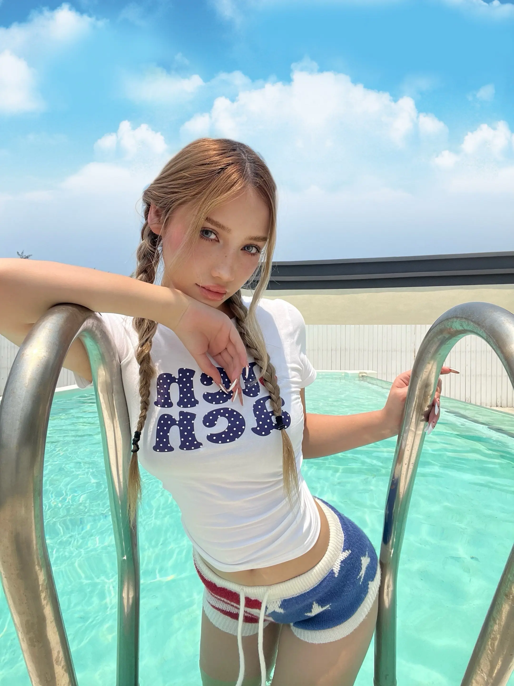 Summer cutie by the water.🏝️