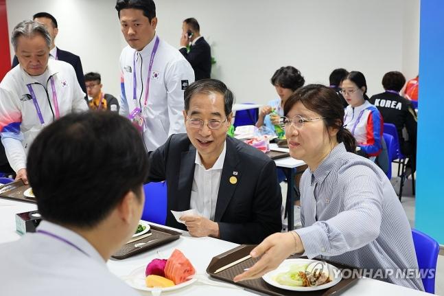 #韩国社会#【韩国总理访问杭州亚运村，并与韩国运动员共进早餐】

韩国总理室表示