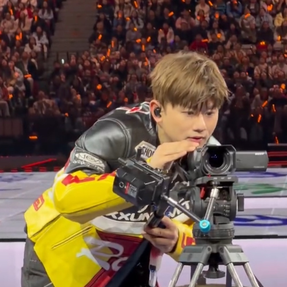 差点儿就被张杰抽中了哇这也太幸运了吧，演唱会张杰随机选择就这么眼睁睁的看着镜头左