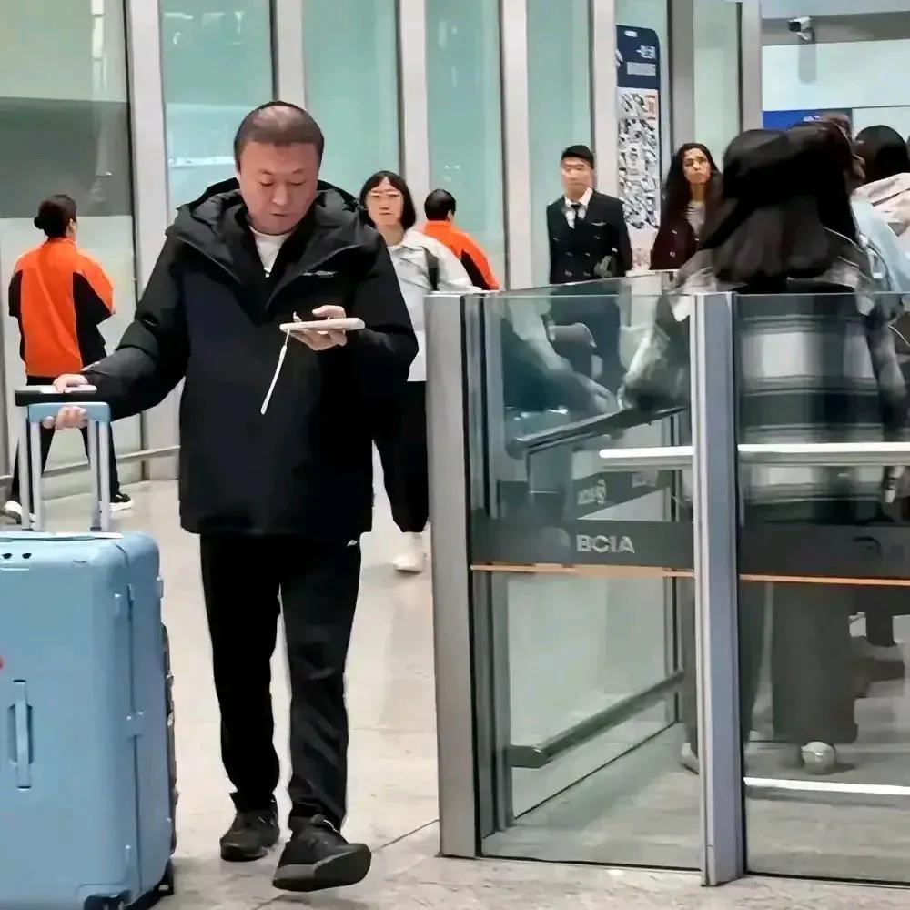 马琳指导巴黎奥运会之后，状态不错就是头发少了，国乒教练不是那么好当的，压力不是一