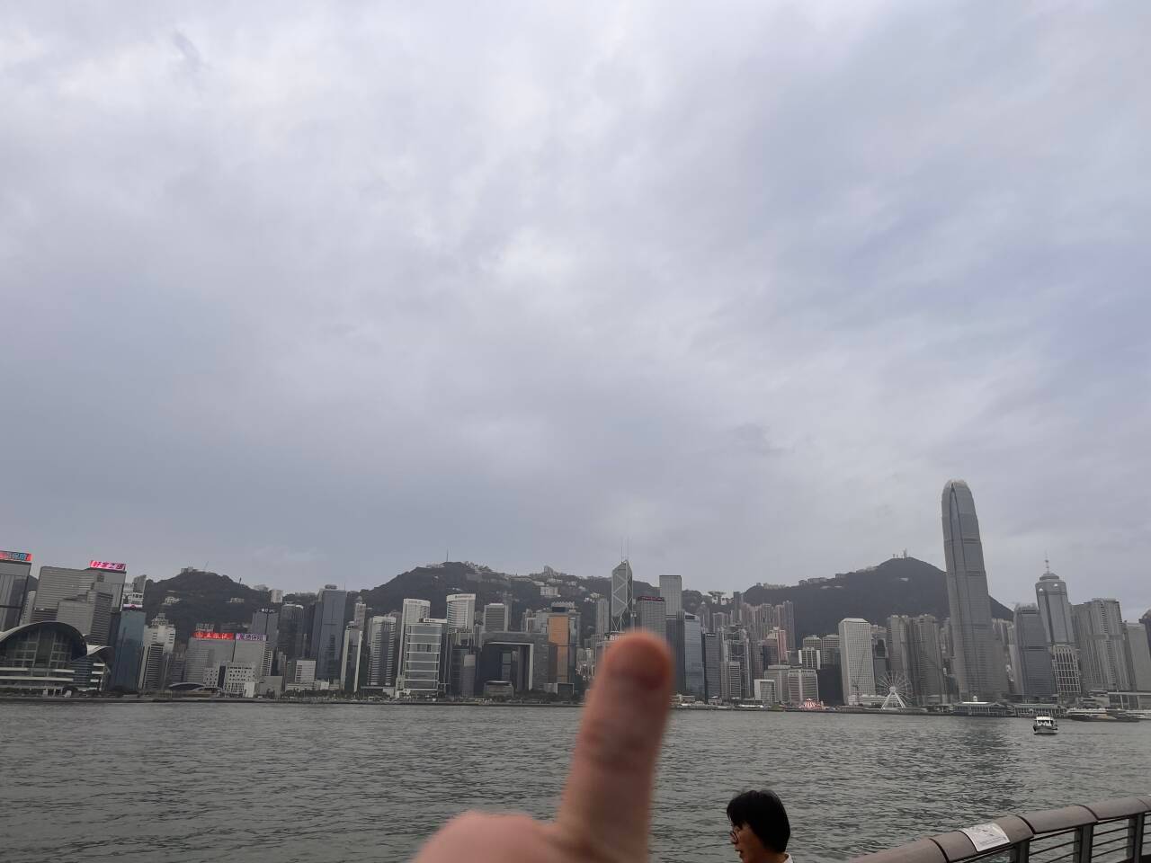 看一个地区发展程度，别只看工业制造业，而要看服务业！服务业是软实力。深圳市GDP