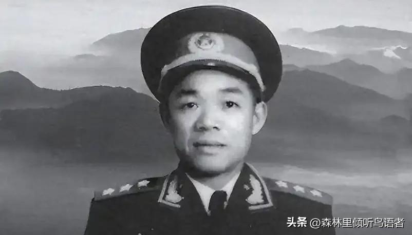 1950年，解放海南岛的总攻计划敲定前夕，韩先楚拿到参谋部门拟定的首批登岛人员名