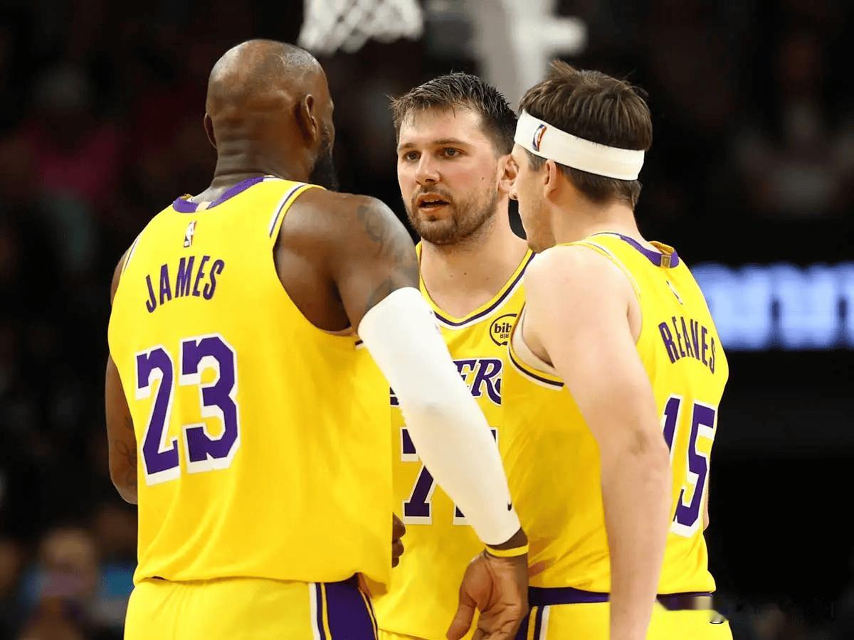 湖人客场擒下勇士！詹姆斯砍26+8+11，赛后暖心发声牵挂东契奇与里夫斯
 
4