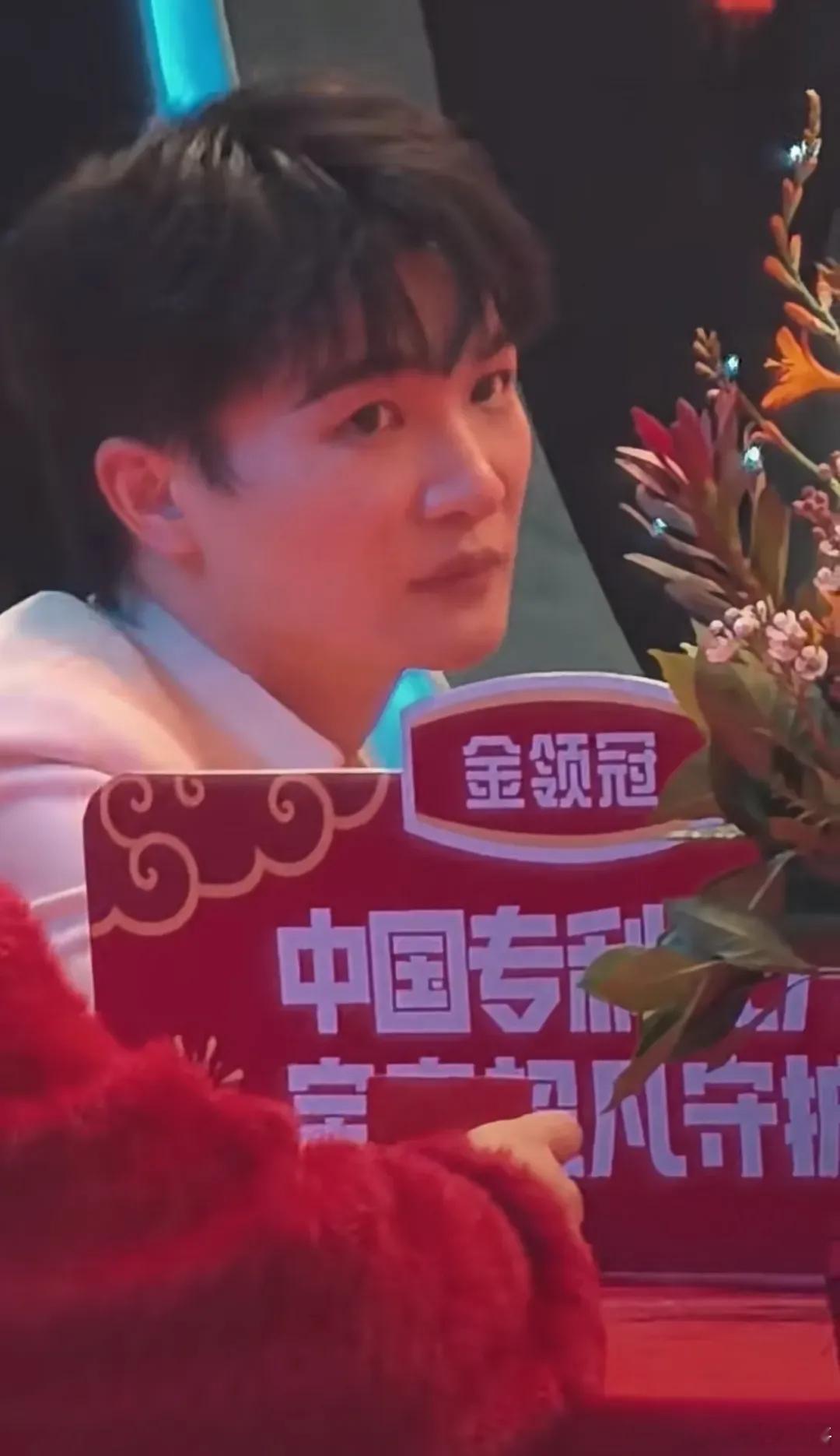 2024年度封面之星top10 周深昨天录制《新春喜剧之夜》的路透！和孟鹤堂周九