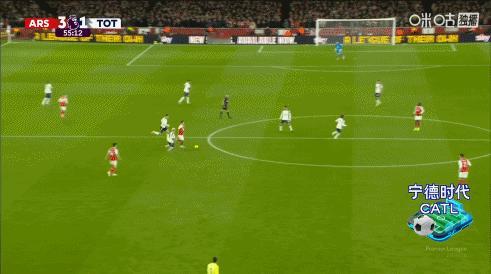 扳回一个！理查！阿森纳3-1热刺 比赛第55分钟，帕利尼亚在中圈附近铲球，理查观