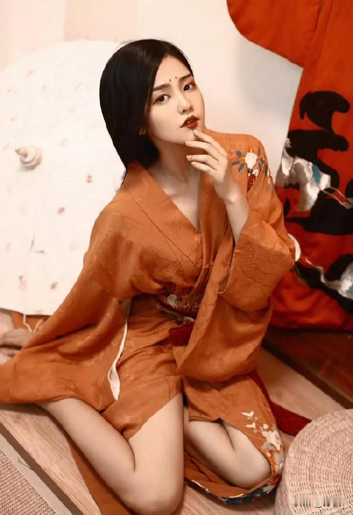 白鹿多次穿和服，而且都是在南京。

第一次是在2014年，南京日本人旧军营附近公