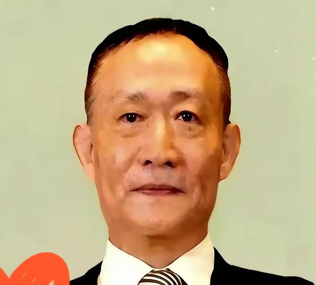 卢麒元最近连发视频，说有人正用“脑控”悄悄摆弄咱们政策圈。不是敌人太狡猾，是咱们