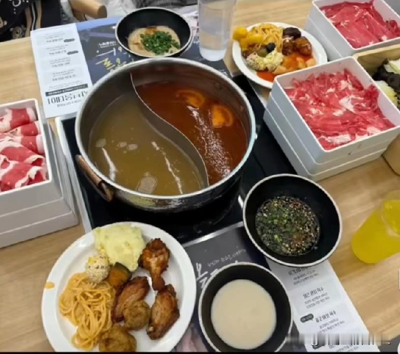 曝ShowMaker与女友就餐
2026年1月3-4日，有网友在韩国餐厅偶遇《英