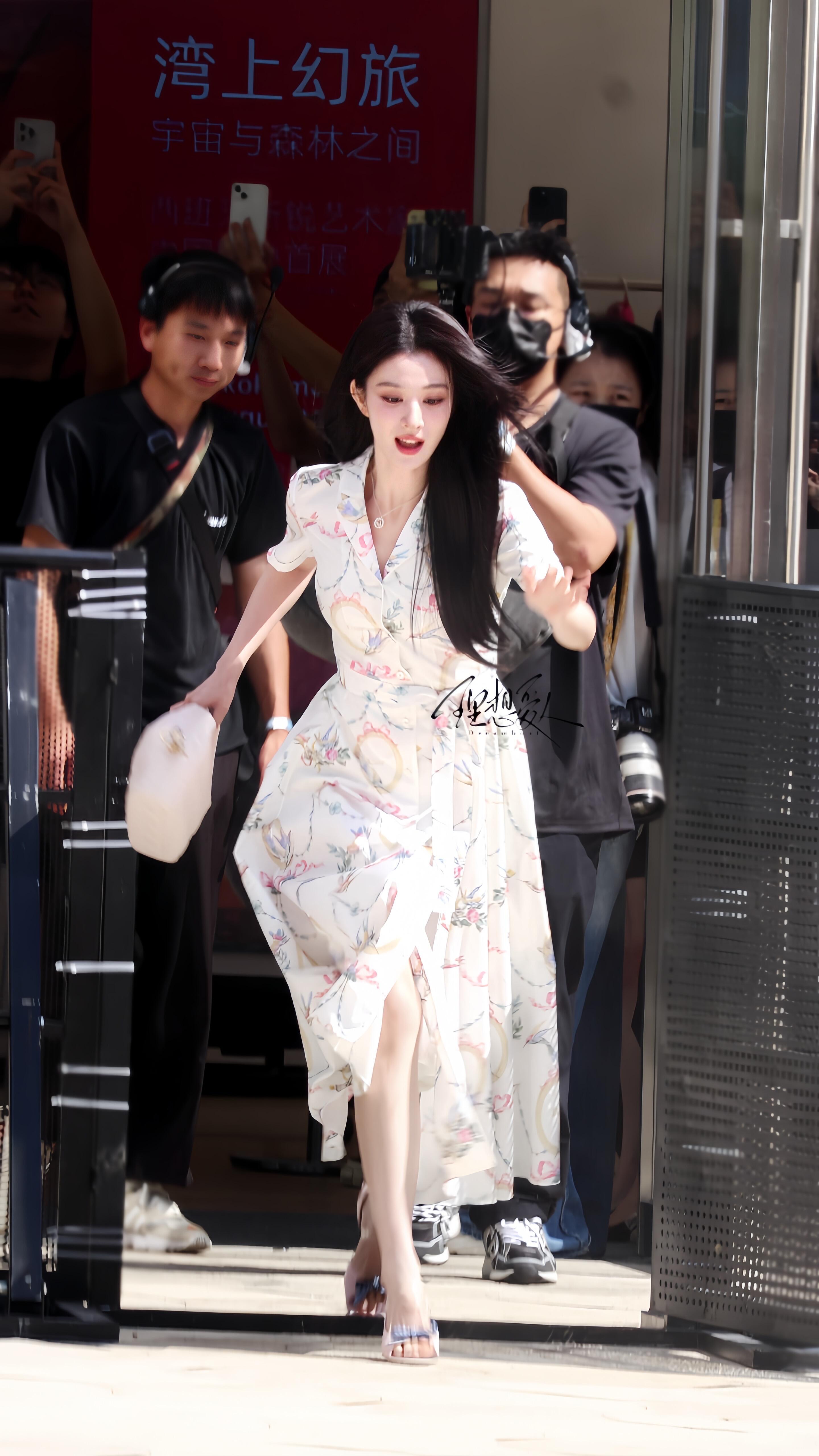 一些绊倒摔倒出的高光神图这种偶发的瞬间很动人 