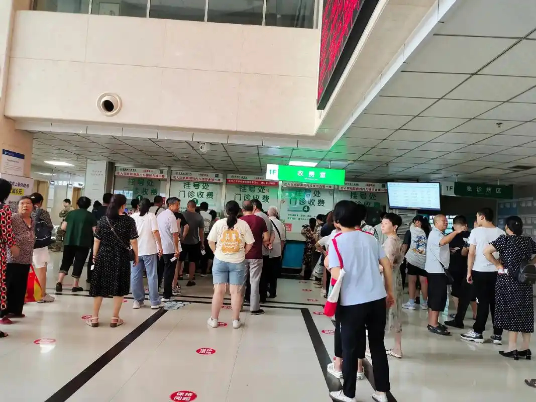 博主实测6成白领曾挂错号看病像闯关，信息不对称是主因！医院科室越分越细，线上挂号