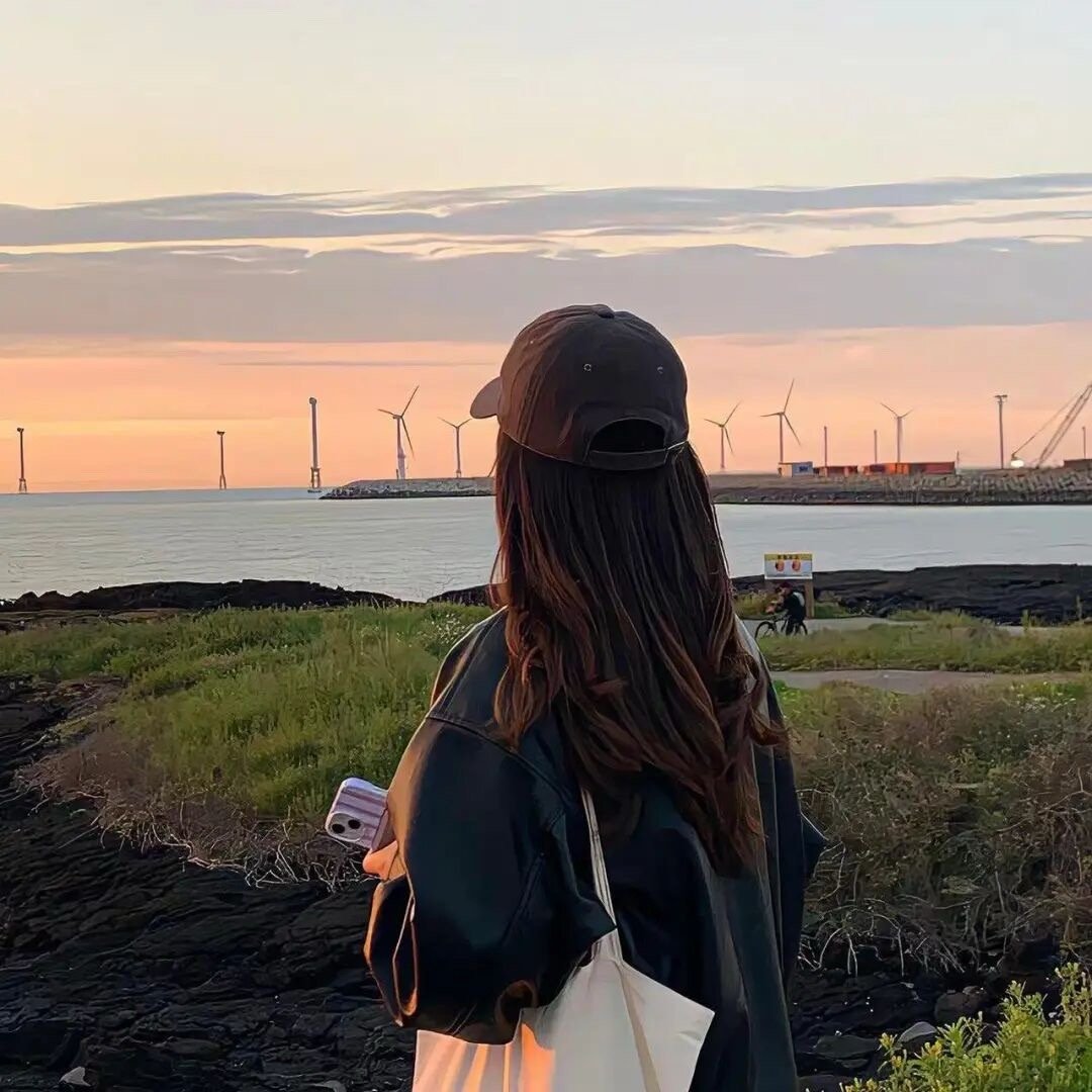 缘分 其实就是在等一个主动的人 恰好这个人你看上了 恰好聊的来 恰好他也喜欢你 