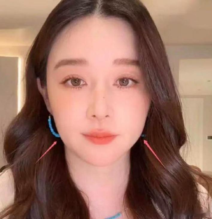 阚清子官宣自己怀孕了 直播间粉丝询问阚清子发胖的原因是不是怀孕了。阚清子回答是的