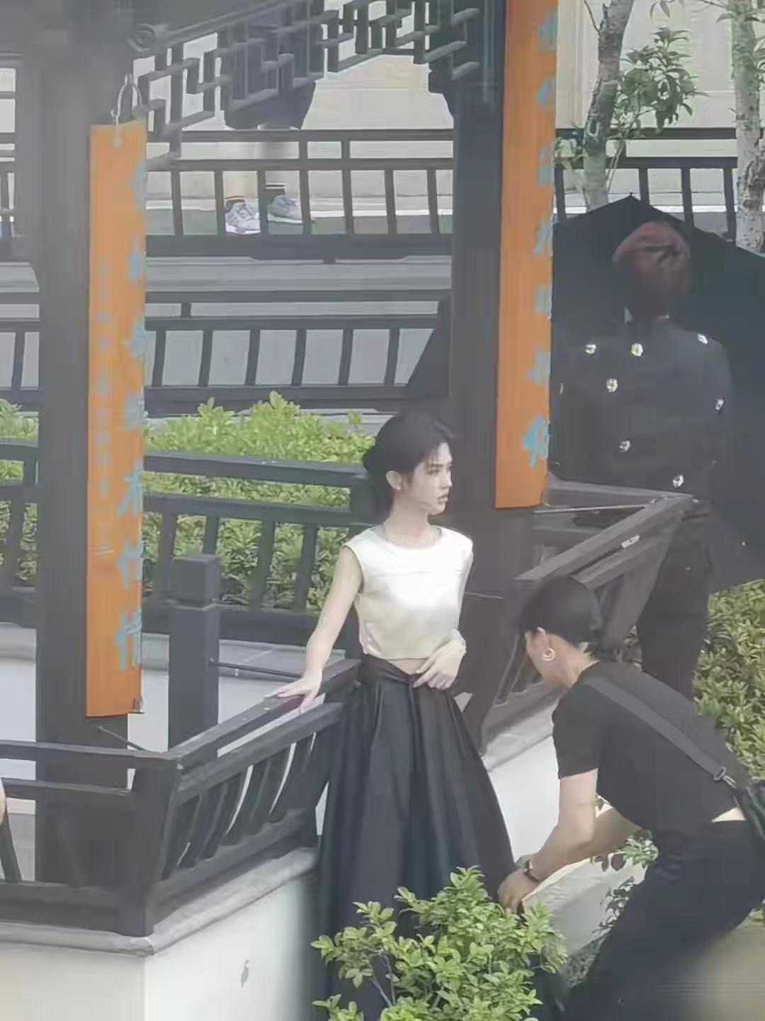 路人镜头下的“四千年美女”鞠婧祎，这状态可以呀 ​​​