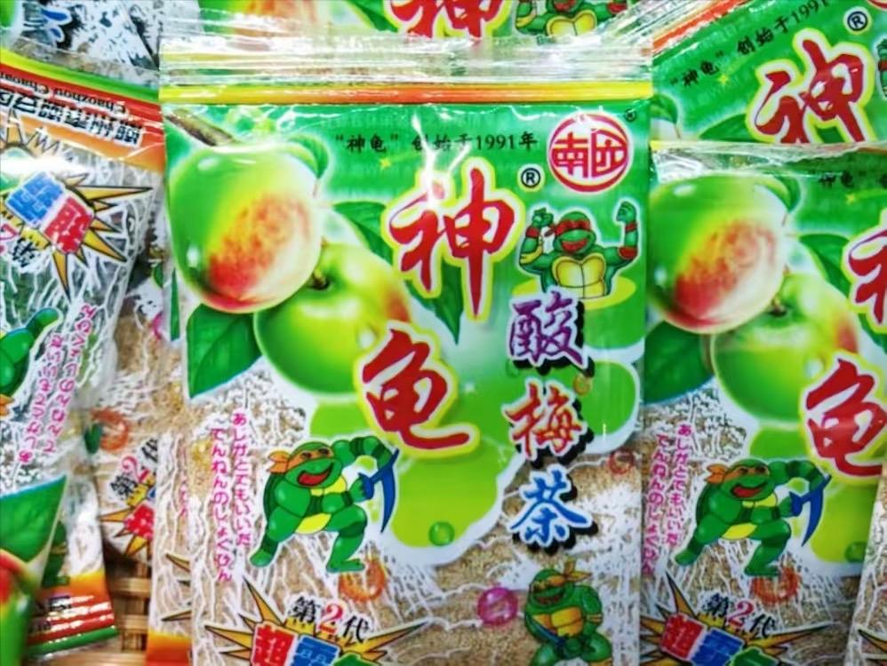 八九十年代最“火”的15种零食，吃过10种的要奔四了，你吃过几种

1、搅搅糖