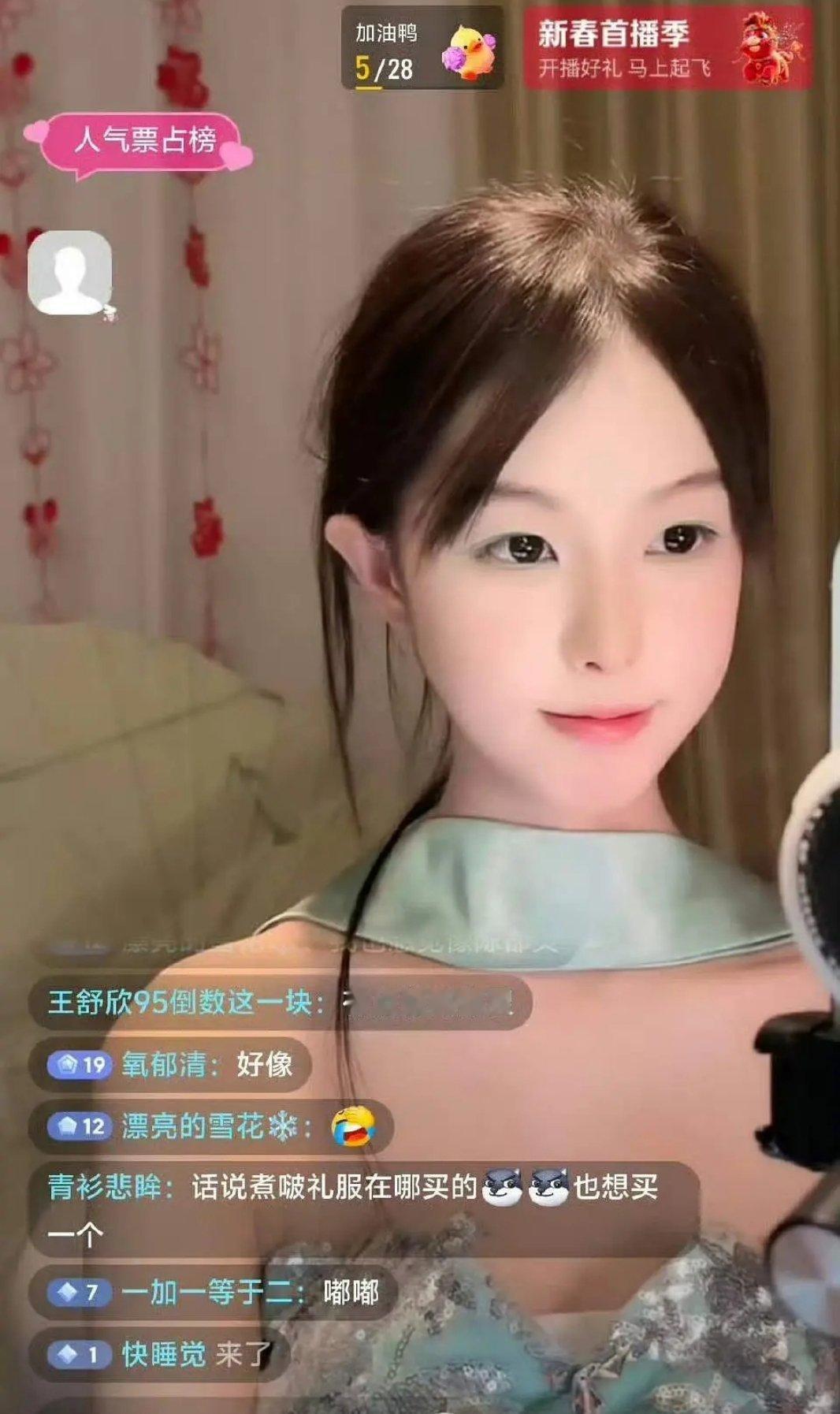 陈都灵一直被模仿从未被超越，真的出现一次就出圈一次。 