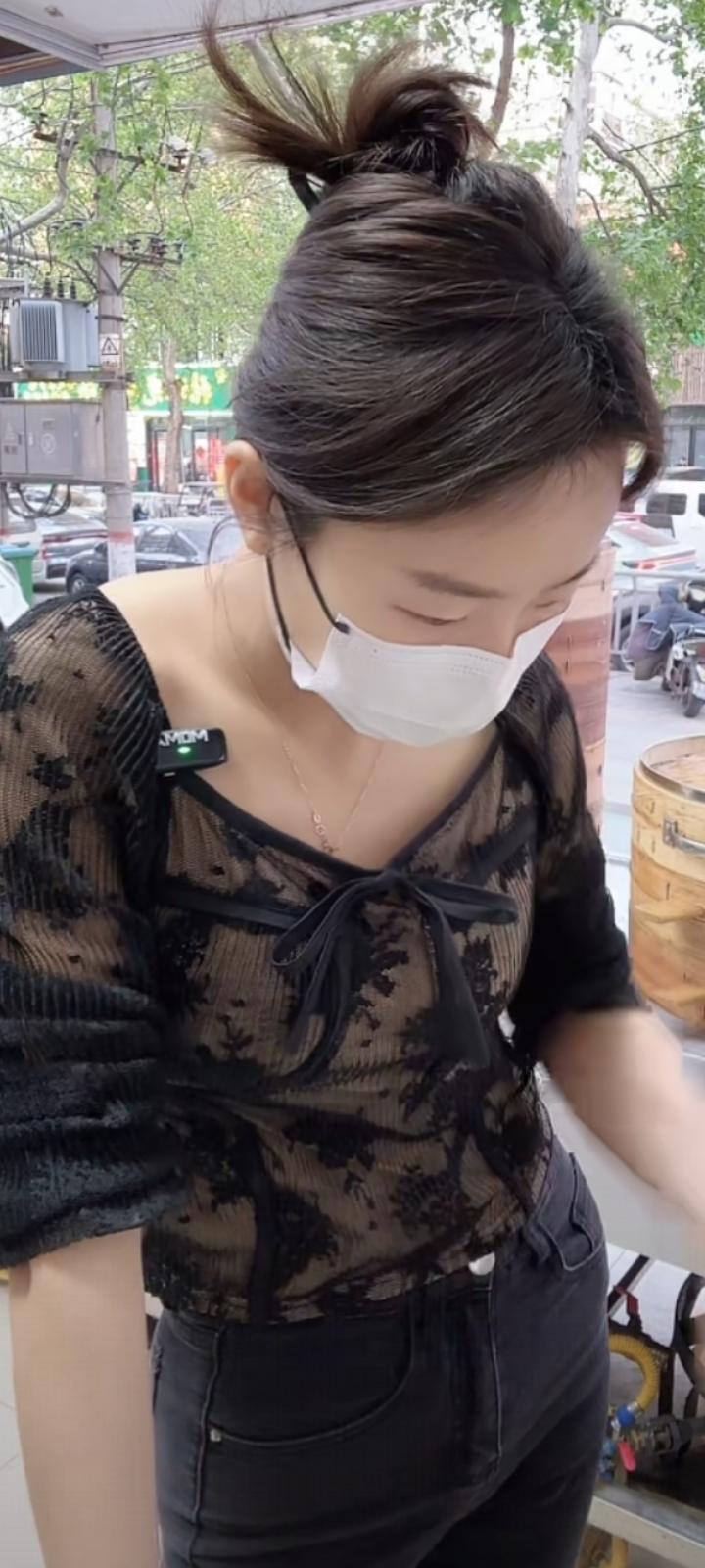 是明明很普通的日子
因为你在场
就忽然变得
值得被记住