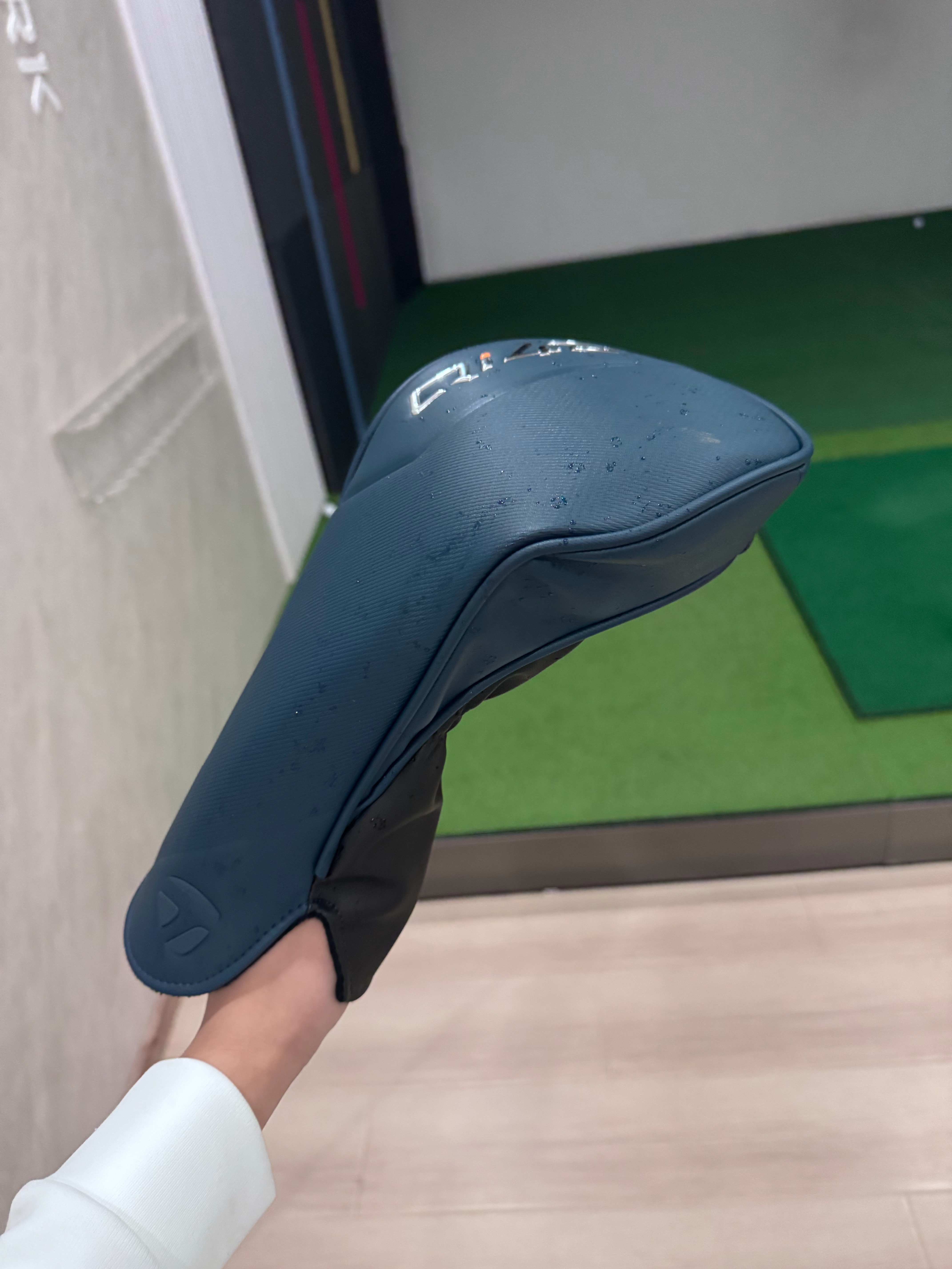 今年没咋打球，终于来开杆了生日礼物收了一个月了Taylormade Qi4D有点