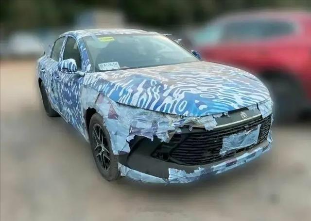 #新能源汽车# 【新款秦PLUS DM-i谍照图曝光】近日，新款秦PLUS DM