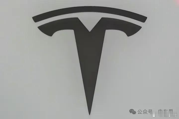 特斯拉英国销量暴跌29%，比亚迪激增5倍！摘自 JC 电车界据路透社报道，行业数