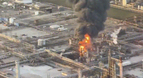 美国得州炼油厂爆炸！

据最新报道，美国得克萨斯州波特阿瑟市的瓦莱罗炼油厂突发爆