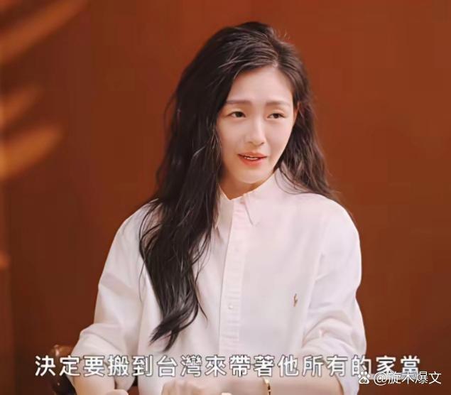 离婚才两周，就把新认识的男人带回家住。
钱分到了，孩子也归她了。
按说该喘口气了