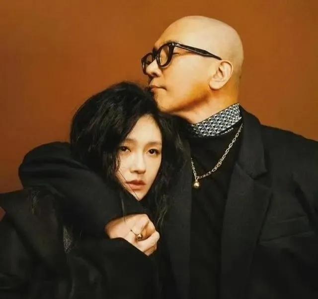 大S：以一种“很大S”的方式告别
 
在2025年的春节期间，一则消息如惊雷般炸