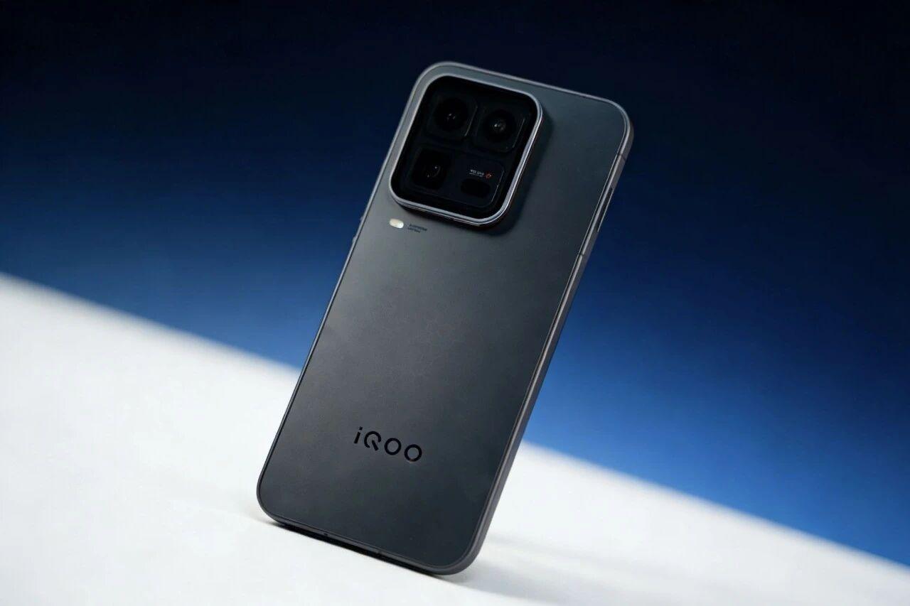 谁说Ultra都是影像旗舰，iQOO敢为玩家着想别人家的Ultra都是影像旗舰，