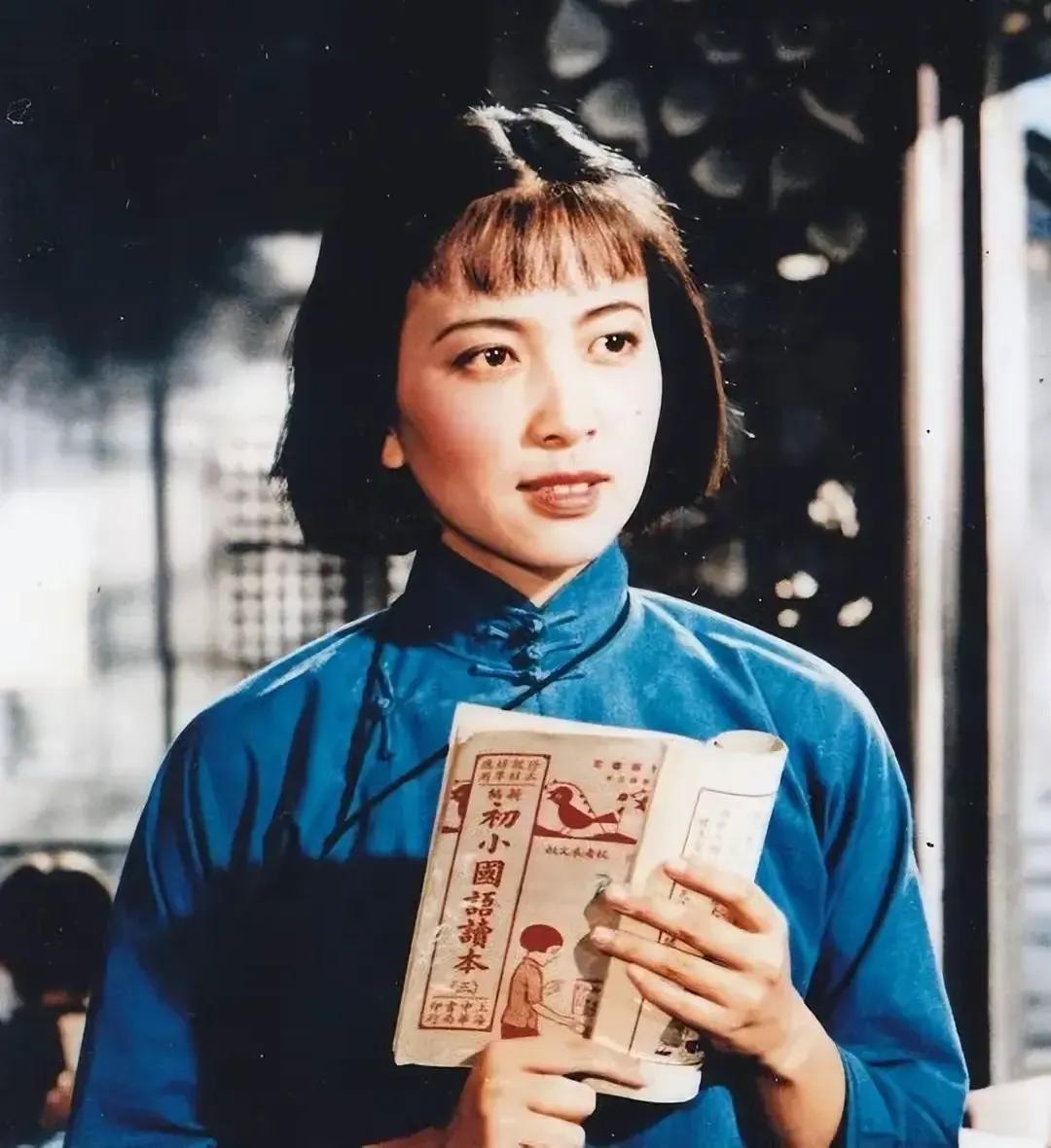 最近看到一张老演员谢芳和陶玉玲的合影，谢芳老师简直认不出来了，瘦的都脱相了，虽然
