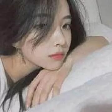 慵懒的午后，阳光洒在枕边，享受片刻宁静🌞💤秋日午后的温柔 晚间的海风很美 独