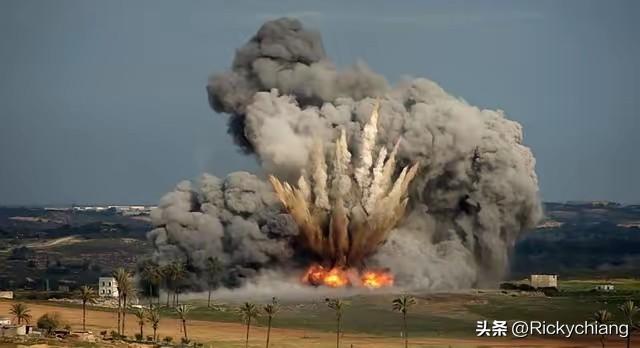 绝境求生只有反抗才能有一线生机，放弃反抗就等着国破山河在，城春草木深。感时花溅泪