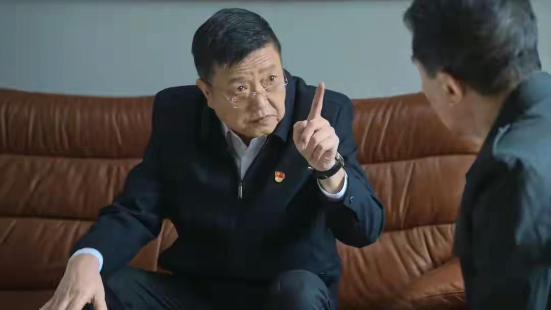 以前的演员，有基本功，好演员多。我印象中“情满四合院”中，扮演傻柱厂长，戏份不多