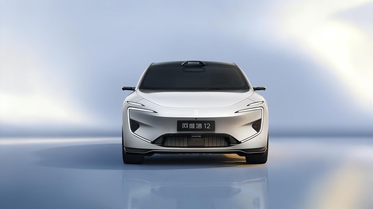 【首款华为乾崑阿维塔联创车型，新款阿维塔12官图发布】近日，阿维塔官方发布了新款