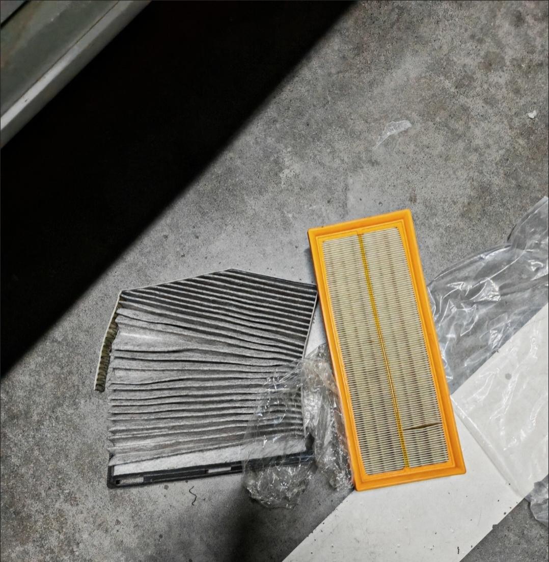 自己换空气滤芯省了200块，其实也就5分钟的事
说真的，我以前也是个“甩手掌柜”